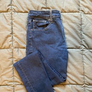 High rise skinny, Levi’s.